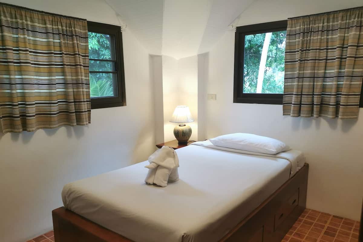 Basic Single Room, Shared Bathroom