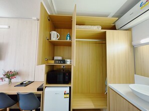 Quarto duplo standard, 1 quarto, para não fumantes (Double) | Escrivaninha, ferros/tábuas de passar roupa, Wi-Fi de cortesia