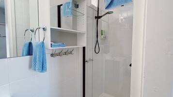 Family Double Room, Non Smoking | Bathroom