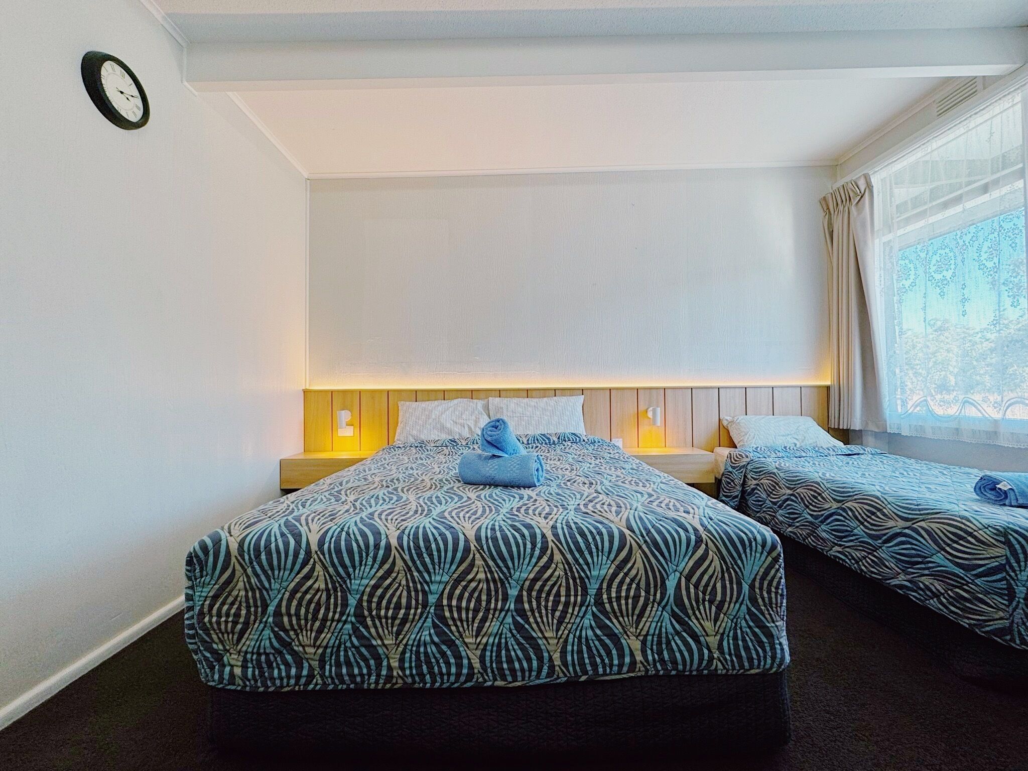 Bureau, fer et planche à repasser, Wi-Fi gratuit, draps fournis