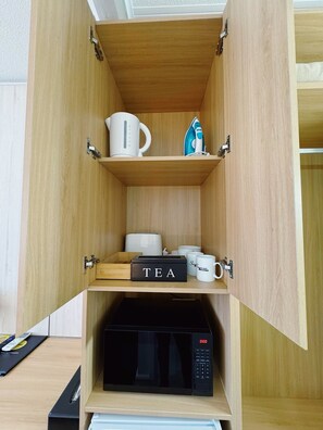 Standard Twin Room, 1 Bedroom, Non Smoking (Double) | Desk, iron/ironing board, free WiFi, bed sheets - Seymour Motel (Seymour)