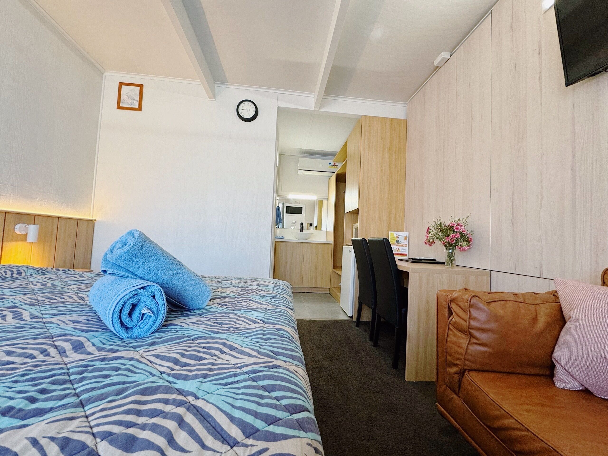 Standard Double Room, Non Smoking (Single) | Desk, iron/ironing board, free WiFi, bed sheets