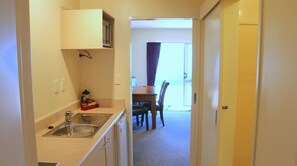 Fridge, microwave, coffee/tea maker - Ascot on Fenton (Rotorua)