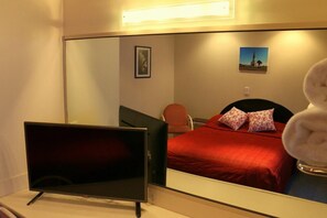 1 bedroom, desk, iron/ironing board, cots/infant beds - Ascot on Fenton (Rotorua)