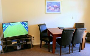 Flat-screen TV - Ascot on Fenton (Rotorua)