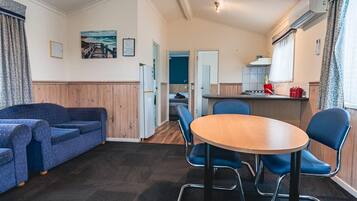 Family Cabin, 2 Bedrooms (4 Berth) | Private kitchen
