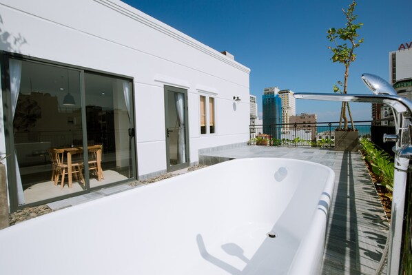 Suite | Private spa tub