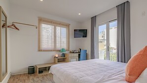 Kamar Double Deluks | Minibar, meja kerja, tirai kedap cahaya, dan kedap suara