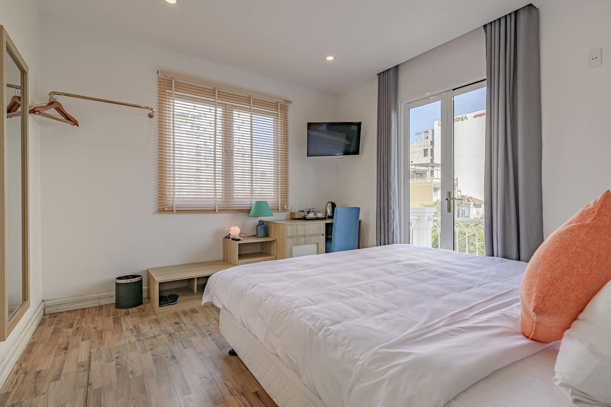 Deluxe Double Room | Minibar, desk, blackout drapes, soundproofing