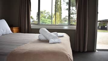 Twin room with 1 Queen bed and 1 Single bed | Desk, blackout drapes, iron/ironing board, free WiFi