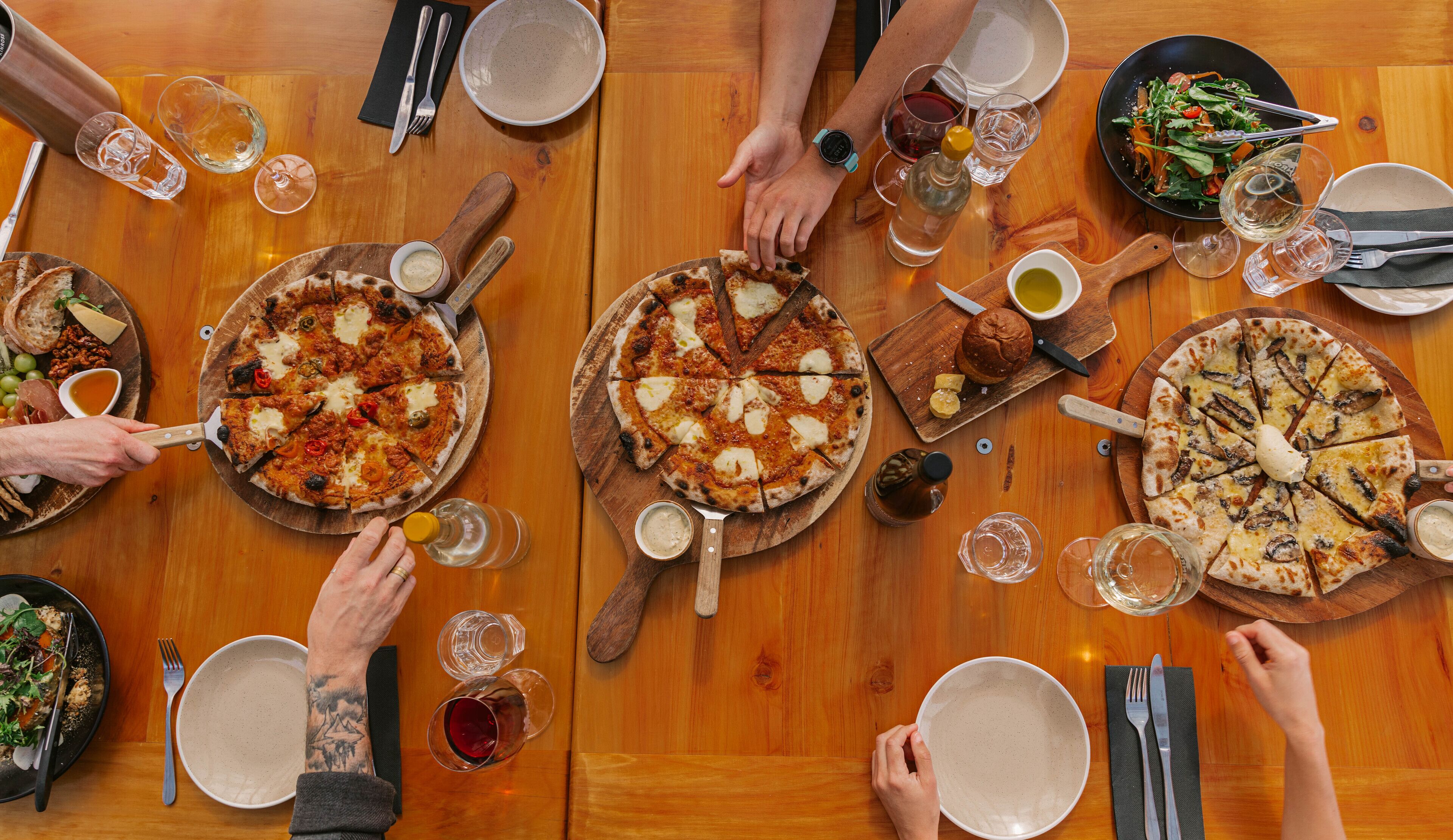 供应午餐，国际美食，花园景观
