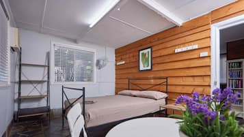 Standardzimmer, Nichtraucher, Gemeinschaftsbad (Standard Double) | Bügeleisen/Bügelbrett, kostenloses WLAN, Bettwäsche