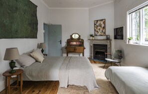 Standard Suite, 1 Queen Bed, Non Smoking, Kitchenette | Premium bedding, in-room safe, iron/ironing board (on request) - Bondi Beach House (Bondi Beach)
