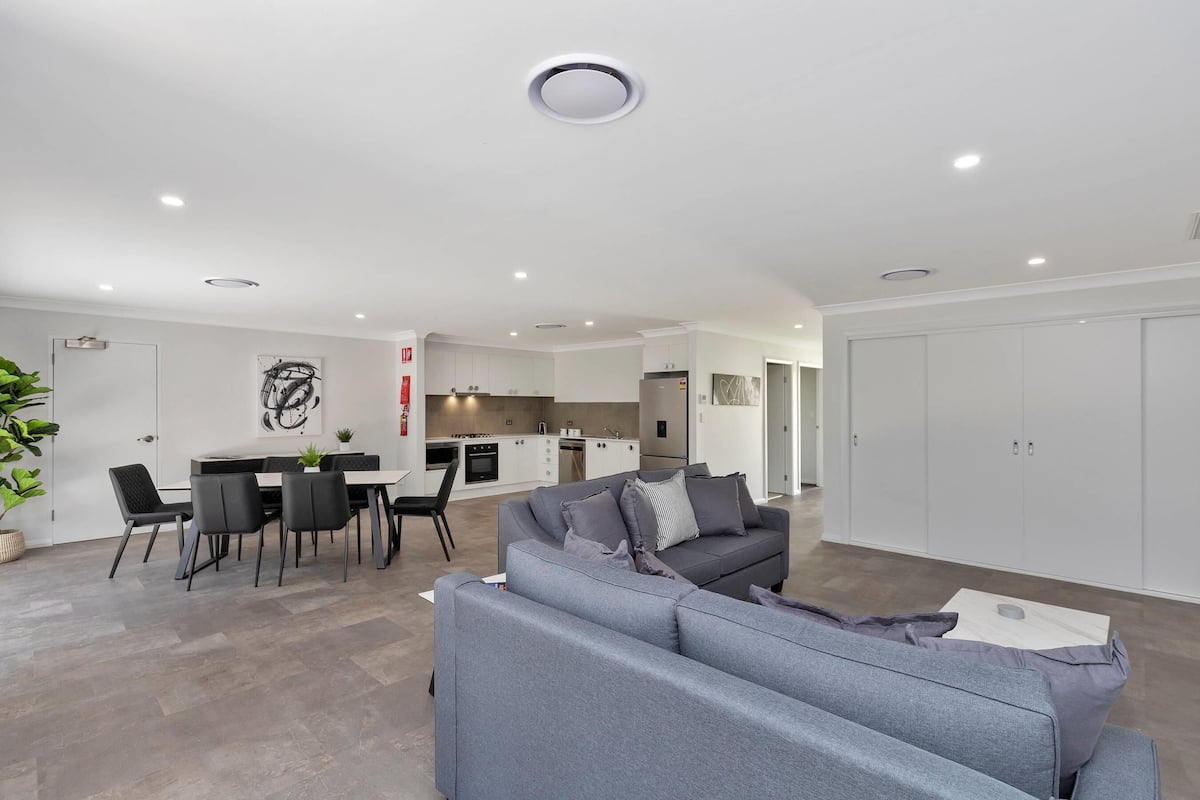 Departamento, 2 habitaciones (located at 31 The Ringers Road) | Minibar, escritorio, espacio para trabajar con laptop y insonorización