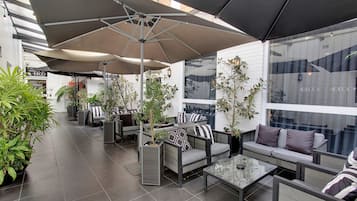 Lunch and dinner served, Mediterranean cuisine