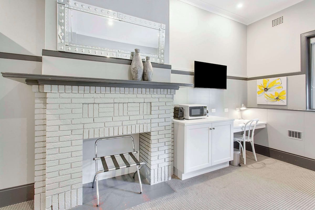 1 bedroom, minibar, desk, laptop workspace