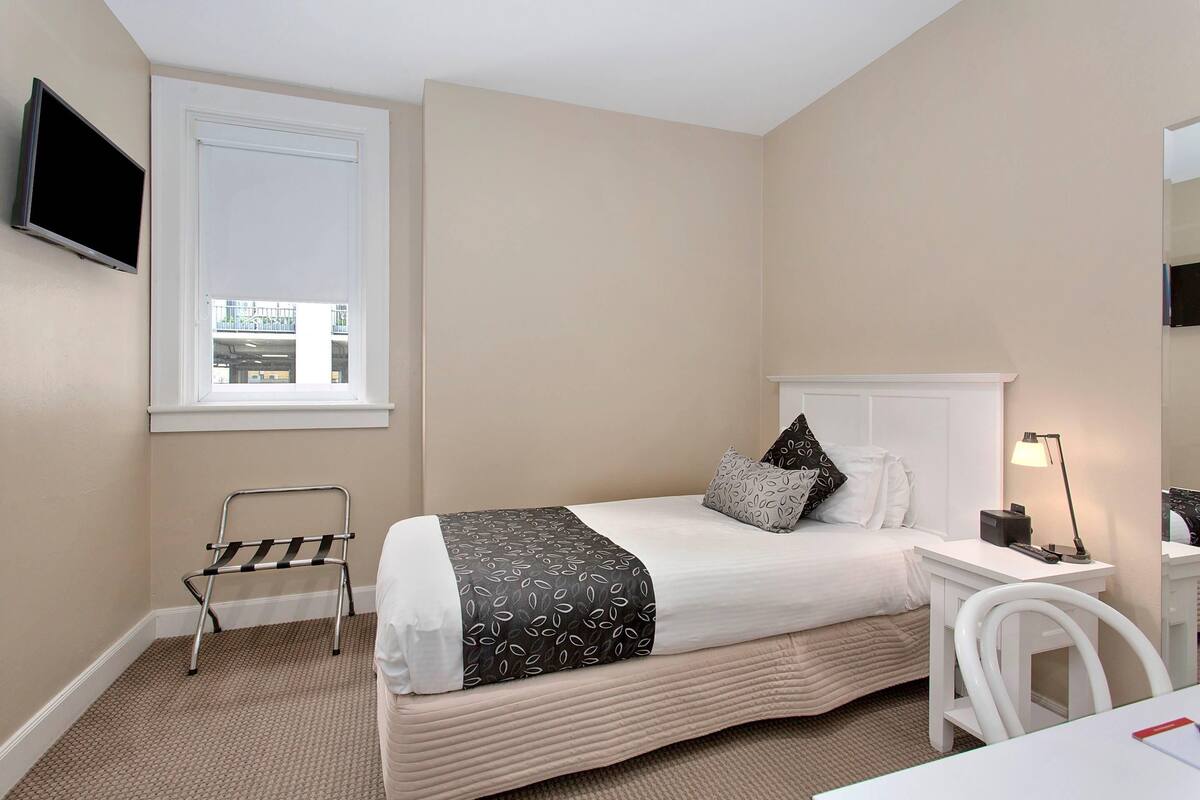 Habitación estándar, 1 cama individual, para no fumadores | Minibar, escritorio, espacio para trabajar con laptop y insonorización