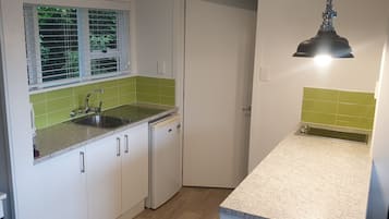 Familien-Suite, 2 Schlafzimmer, Nichtraucher, Kochnische (Family Unit) | Eigene Küche | Mini-Kühlschrank, Mikrowelle, Herdplatte, Wasserkocher