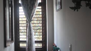 Phòng đôi Superior, 1 giường đôi, quang cảnh thành phố | Minibar, bàn, truy cập Internet không dây miễn phí