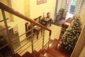 Interior entrance - Hotel Cyclist (Hue)