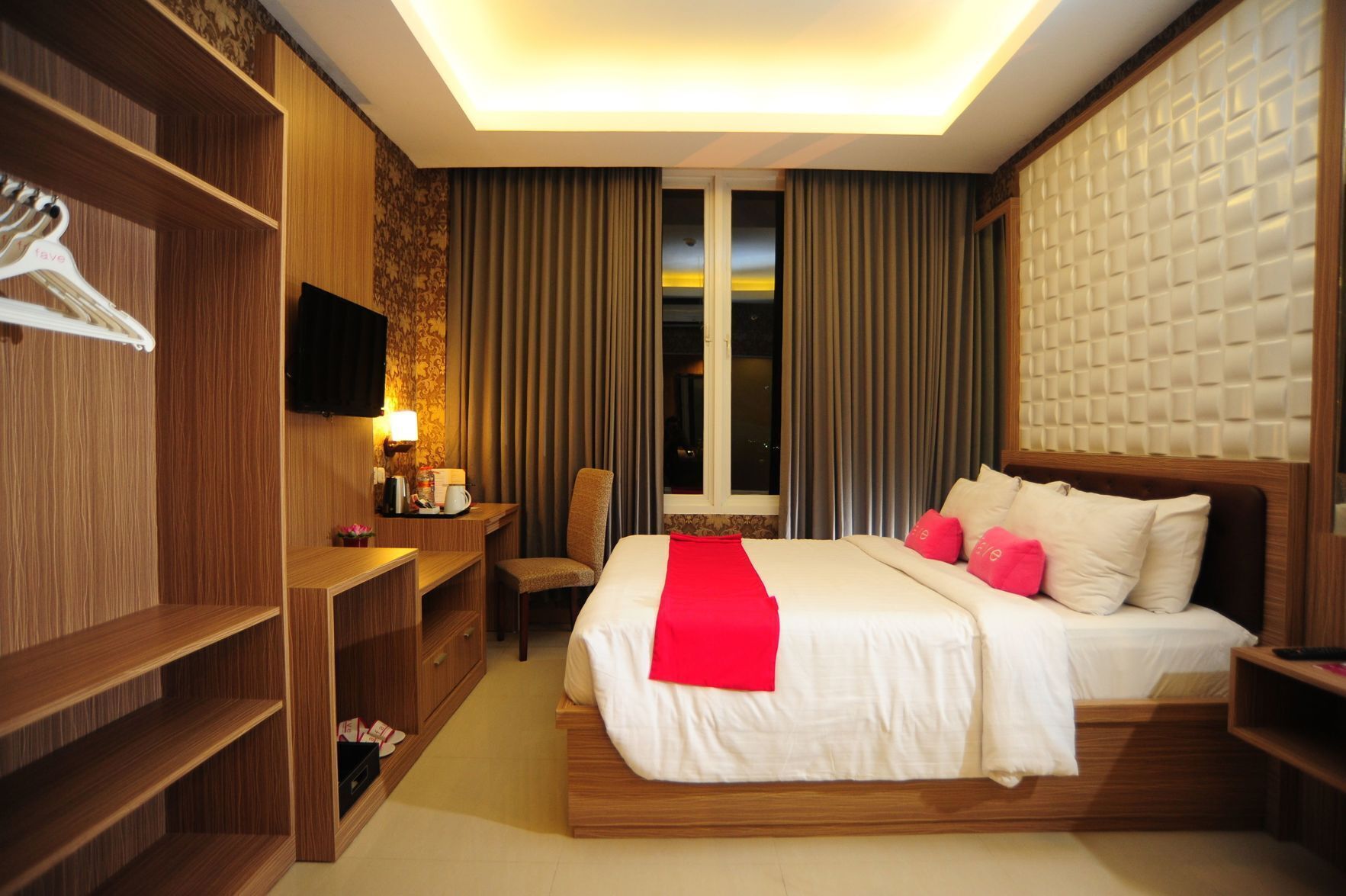 In-room safe, desk, soundproofing, free WiFi