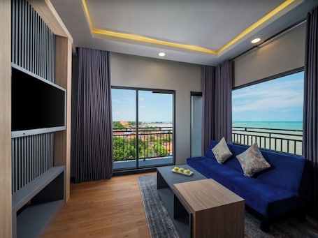 Caja de seguridad en la habitación y escritorio . Aston Inn Rembang