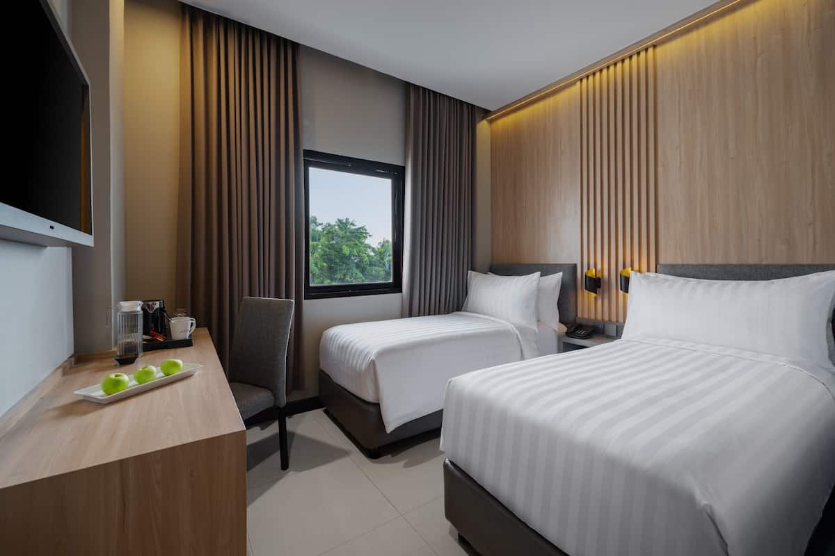 In-room safe, desk, soundproofing, free WiFi