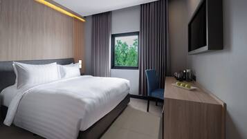 In-room safe, desk, soundproofing, free WiFi