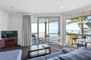 Bureau, espace de travail pour ordinateur portable