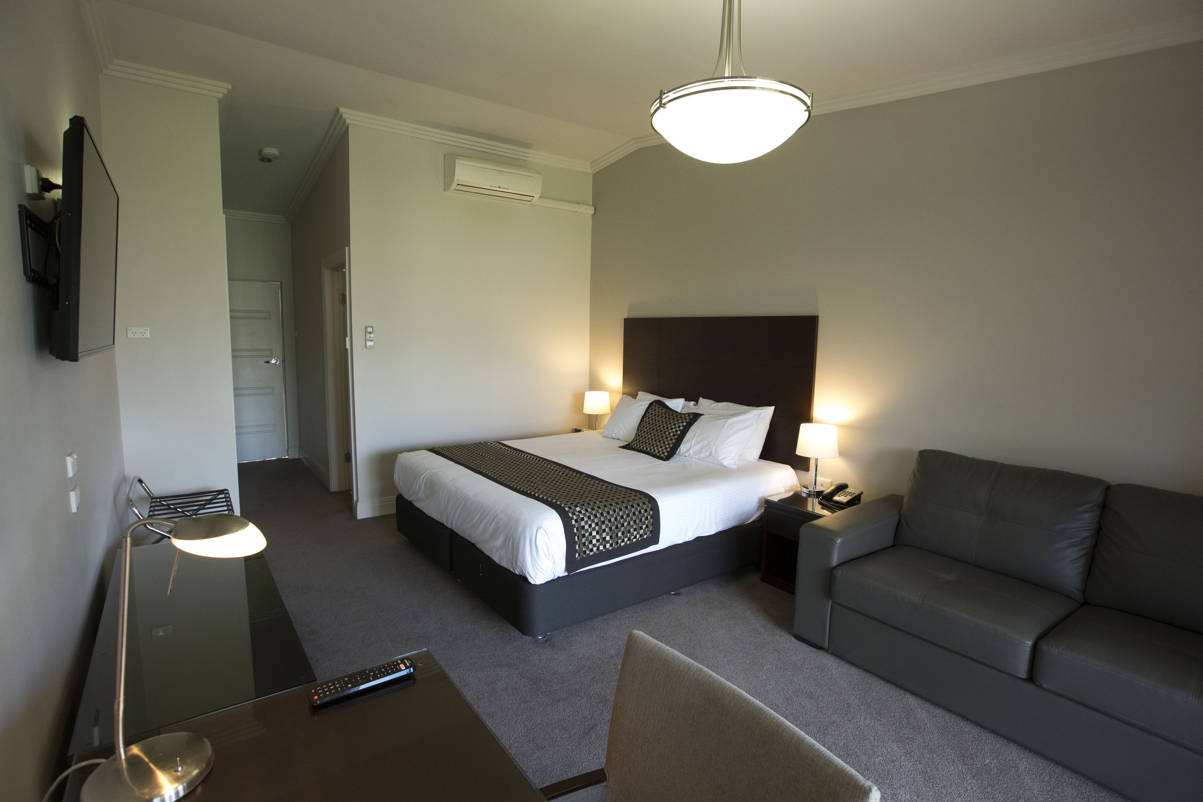 Deluxe Room | Desk, iron/ironing board, free WiFi, bed sheets