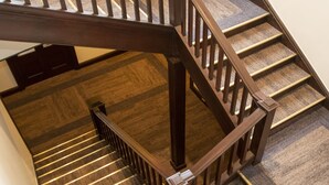 A wooden staircase with carpeted steps and a handrail. - Hydro Hotel (Leeton)