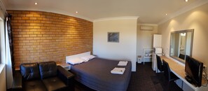 Standard Room, Non Smoking (Queen room garden view) | Free WiFi - Blayney Goldfields Motor Inn (Blayney)
