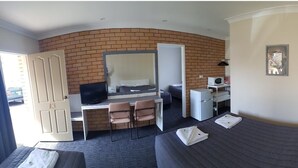 Family Room, Non Smoking (Family room garden view)