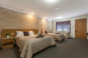 Meja, seterika/papan seterika, Wi-fi percuma 