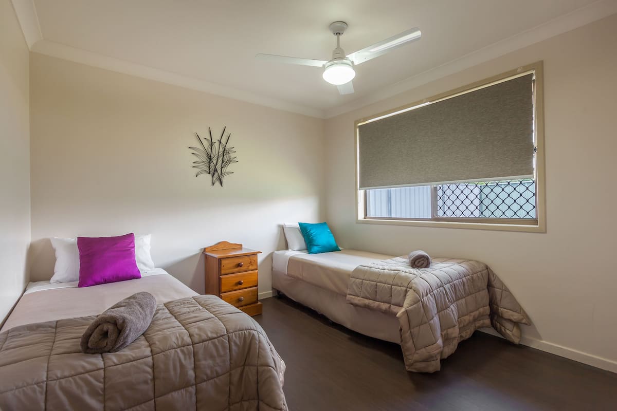 Three Bedroom Apartment (1 Queen, 4 Singles)