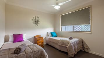 Three Bedroom Apartment (1 Queen, 4 Singles) | Desk, iron/ironing board, free WiFi