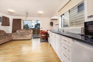 冰箱、茶具/咖啡用具、电热水壶、烤面包机