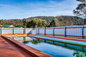 Outdoor pool - Wintersun Gardens Motel (Bicheno)