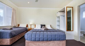 Free WiFi, bed sheets, wheelchair access - Wintersun Gardens Motel (Bicheno)