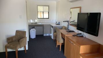 Double Room | Desk, iron/ironing board, free WiFi