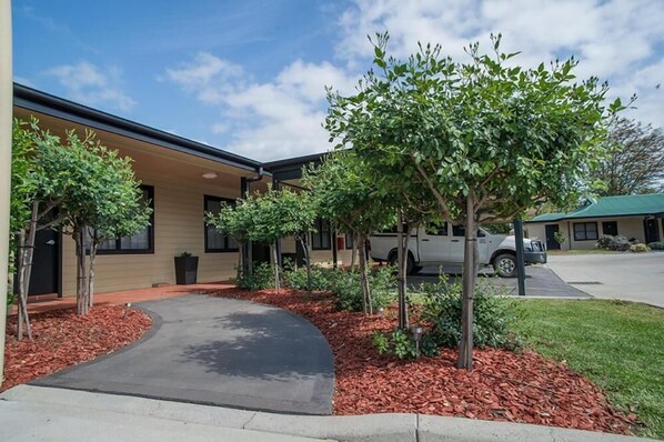 Exterior - The Grapevine Motel (Denman)