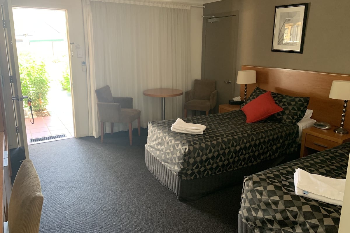 Twin Room | Desk, iron/ironing board, free WiFi