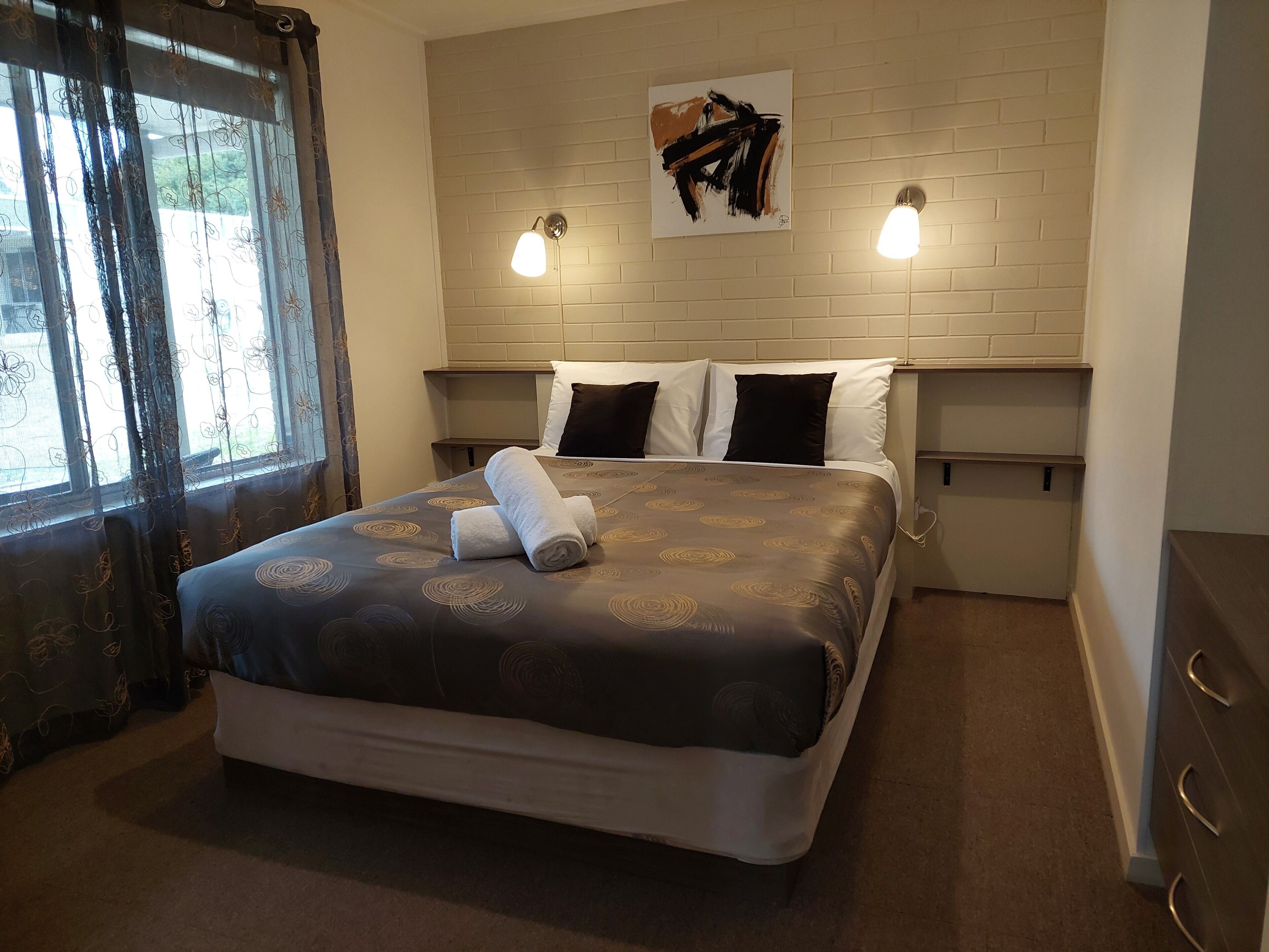 2 habitaciones, tabla de planchar con plancha y wifi gratis 