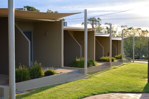 Gardenview Motel (Queen + Single) | Minibar, iron/ironing board, free WiFi - Loxton Community Hotel Motel (Loxton)