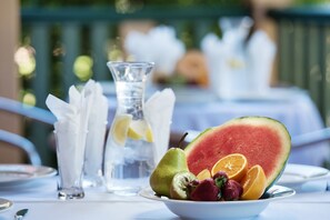 Desayuno a la carta todos los días (con cargo)