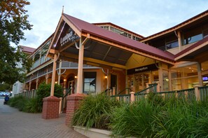 Front of property - Loxton Community Hotel Motel (Loxton)
