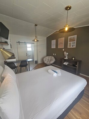 Estúdio executivo, aceita animais de estimação (Unit) | 1 quarto, espaço de trabalho para notebook, cortinas blackout