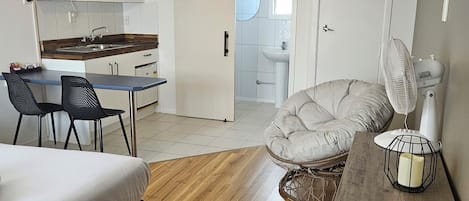 Executive Studio, Pets allowed (Unit) | Living area