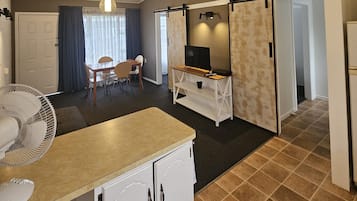 標準套房, 1 間臥室, 非吸煙房, 廚房 | 1 間睡房、手提電腦工作空間、遮光窗簾/窗簾、隔音