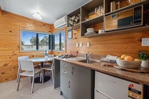 Estudio | Cocina privada | Frigorífico y cafetera o tetera